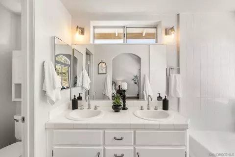 Bath - 9720 Avenida Colino, Spring Valley, CA 91977 photo 4 of 4