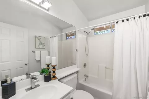 Bath - 9720 Avenida Colino, Spring Valley, CA 91977 photo 3 of 4