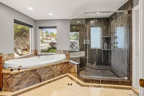 Bath - 28521 Gladstone Ct, Escondido, CA 92026 photo 2 of 5