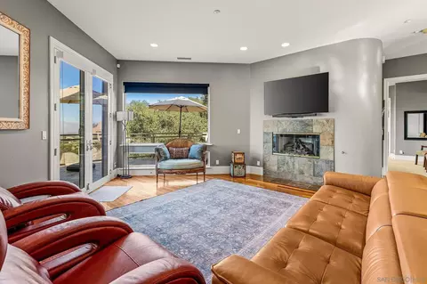 Living - 28521 Gladstone Ct, Escondido, CA 92026 photo 2 of 3