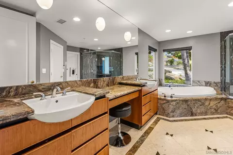Bath - 28521 Gladstone Ct, Escondido, CA 92026 photo 1 of 5