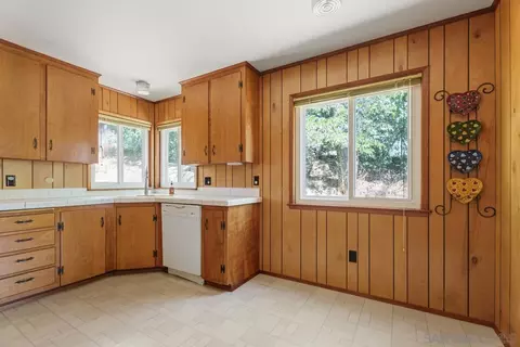 Kitchen - 2014 3rd, Julian, CA 92036 photo 3 of 4