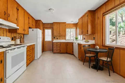 Kitchen - 2014 3rd, Julian, CA 92036 photo 1 of 5