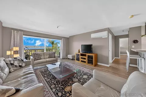 4015 Crown Point Dr #310, San Diego, CA 92109