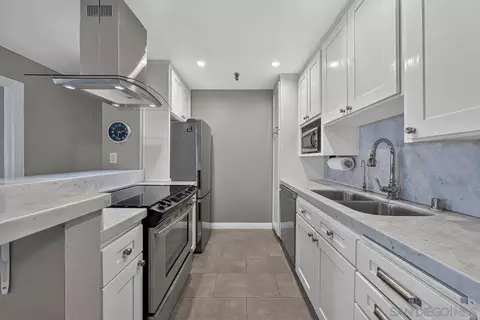4015 Crown Point Dr #310, San Diego, CA 92109