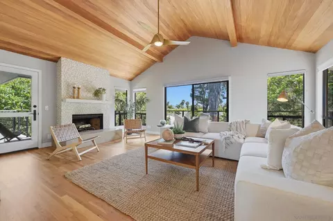 Living - 400 Andrew Ave, Encinitas, CA 92024 photo 2 of 7