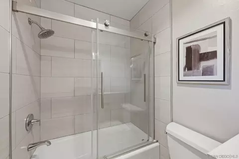 Bath - 400 Andrew Ave, Encinitas, CA 92024 photo 4 of 5
