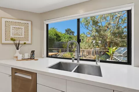 Kitchen - 400 Andrew Ave, Encinitas, CA 92024 photo 4 of 6