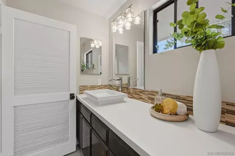 Bath - 400 Andrew Ave, Encinitas, CA 92024 photo 2 of 5