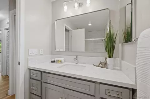 Bath - 400 Andrew Ave, Encinitas, CA 92024 photo 3 of 5