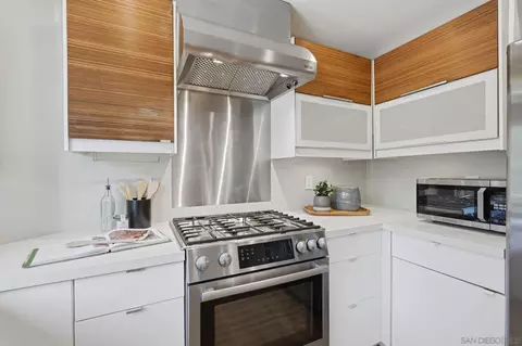 Kitchen - 400 Andrew Ave, Encinitas, CA 92024 photo 5 of 6