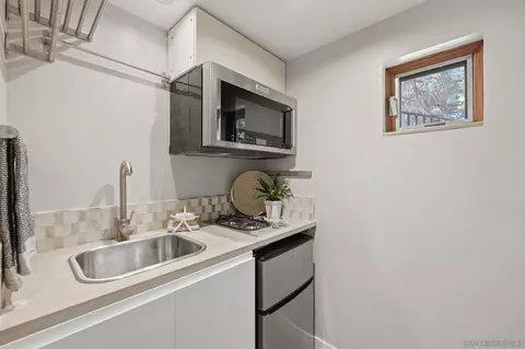 Kitchen - 400 Andrew Ave, Encinitas, CA 92024 photo 6 of 6