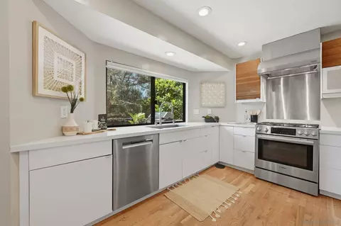 Kitchen - 400 Andrew Ave, Encinitas, CA 92024 photo 3 of 6