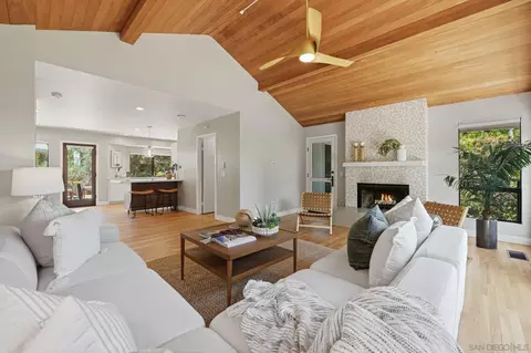 Living - 400 Andrew Ave, Encinitas, CA 92024 photo 5 of 7