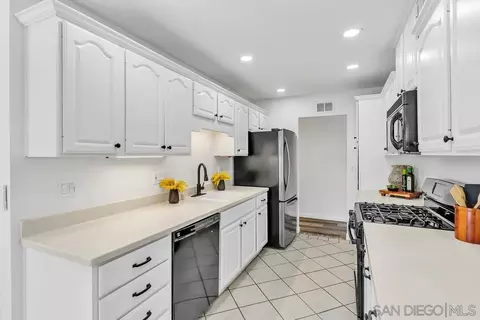Kitchen - 10618 Ironwood Ave, Santee, CA 92071 photo 2 of 4