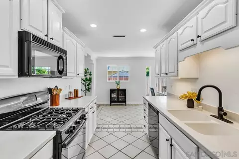 Kitchen - 10618 Ironwood Ave, Santee, CA 92071 photo 4 of 4