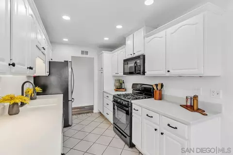 Kitchen - 10618 Ironwood Ave, Santee, CA 92071 photo 3 of 4