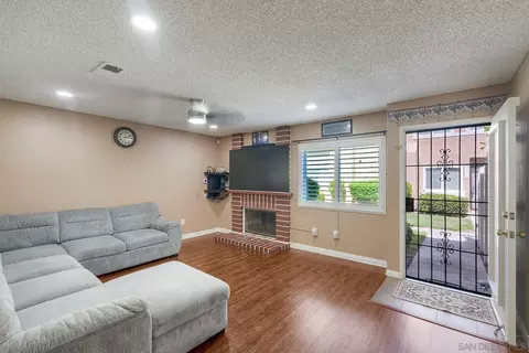 Living - 13635 Comuna Dr, Poway, CA 92064 photo 1 of 2
