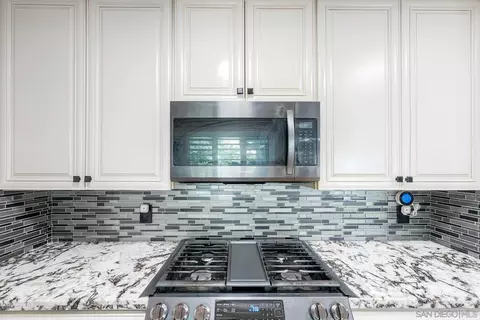 Kitchen - 13635 Comuna Dr, Poway, CA 92064 photo 3 of 5