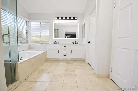 Bath - 8050 Eppick Ct, Lemon Grove, CA 91945 photo 4 of 7
