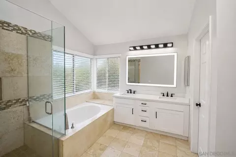 Bath - 8050 Eppick Ct, Lemon Grove, CA 91945 photo 5 of 7