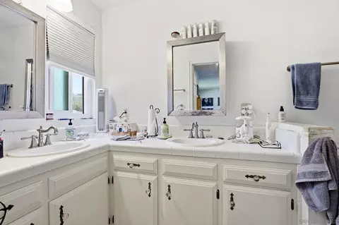 Bath - 1049 Ranchito Ct, Alpine, CA 91901 photo 1 of 4