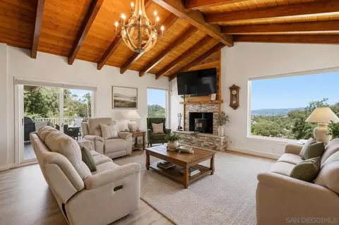 Living - 1049 Ranchito Ct, Alpine, CA 91901 photo 1 of 4