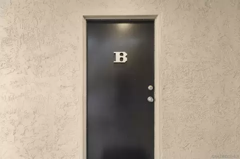 Entry Way - 1118 S Pacific St UNIT B, Oceanside, CA 92054 photo 1 of 3
