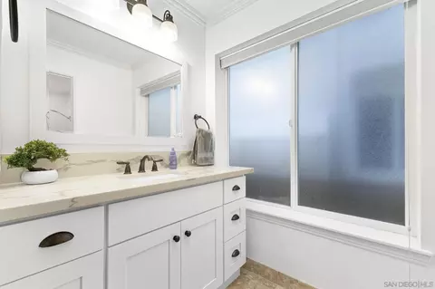 Bath - 1118 S Pacific St UNIT B, Oceanside, CA 92054 photo 1 of 3