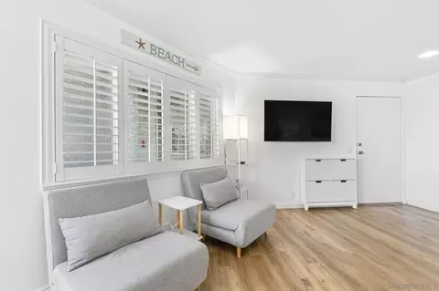 Living - 1118 S Pacific St UNIT B, Oceanside, CA 92054 photo 7 of 8