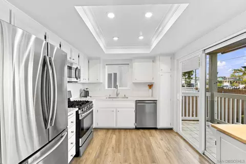 Kitchen - 1118 S Pacific St UNIT B, Oceanside, CA 92054 photo 2 of 4