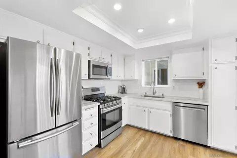 Kitchen - 1118 S Pacific St UNIT B, Oceanside, CA 92054 photo 1 of 4