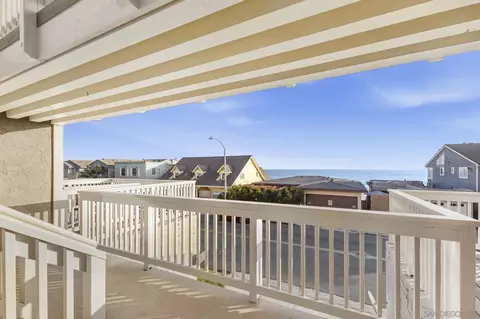 Exterior - 1118 S Pacific St UNIT B, Oceanside, CA 92054 photo 4 of 5