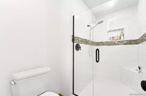 Bath - 1118 S Pacific St UNIT B, Oceanside, CA 92054 photo 2 of 3
