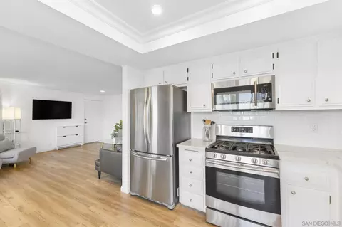 Kitchen - 1118 S Pacific St UNIT B, Oceanside, CA 92054 photo 3 of 4
