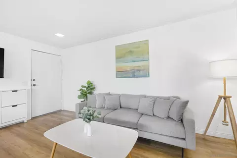 Living - 1118 S Pacific St UNIT B, Oceanside, CA 92054 photo 6 of 8