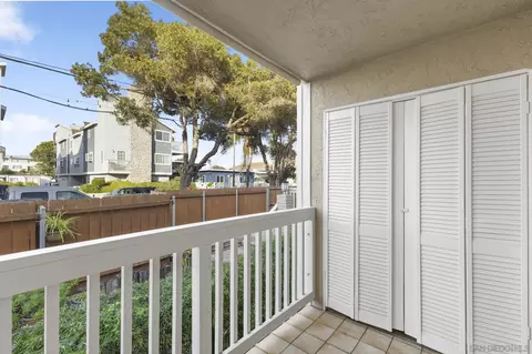 Exterior - 1118 S Pacific St UNIT B, Oceanside, CA 92054 photo 2 of 5
