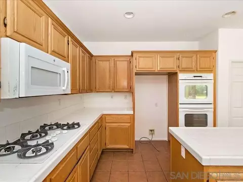 Kitchen - 1586 Silver Cup Ct, Redlands, CA 92374 photo 5 of 7