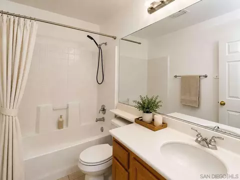 Bath - 1586 Silver Cup Ct, Redlands, CA 92374 photo 9 of 10