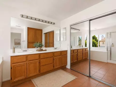 Bath - 1586 Silver Cup Ct, Redlands, CA 92374 photo 7 of 10