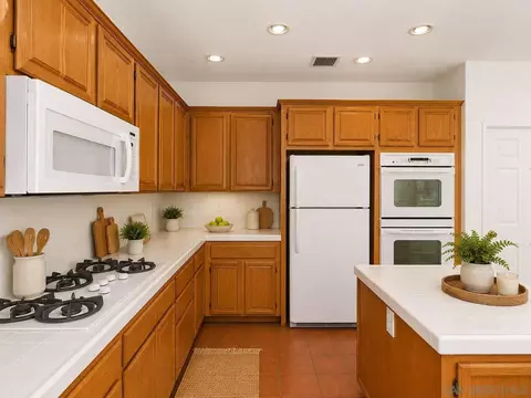 Kitchen - 1586 Silver Cup Ct, Redlands, CA 92374 photo 4 of 7
