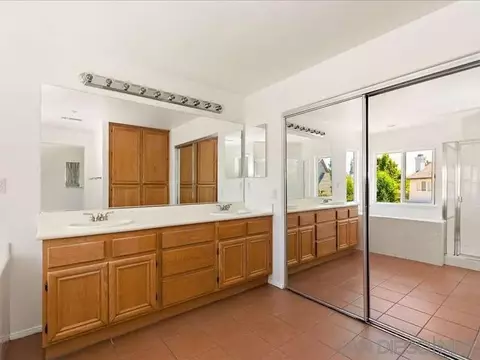 Bath - 1586 Silver Cup Ct, Redlands, CA 92374 photo 8 of 10