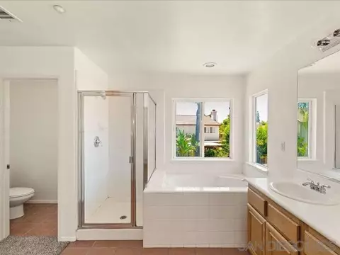 Bath - 1586 Silver Cup Ct, Redlands, CA 92374 photo 6 of 10