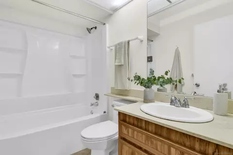 Bath - 10250 Michala Pl, Santee, CA 92071 photo 2 of 3
