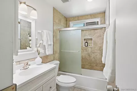 Bath - 795 Via Callado, Oceanside, CA 92057 photo 3 of 3