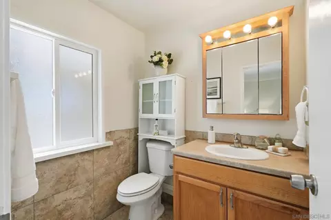 Bath - 795 Via Callado, Oceanside, CA 92057 photo 2 of 3