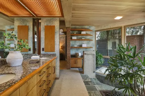 Bath - 411 1st St, Coronado, CA 92118 photo 1 of 5
