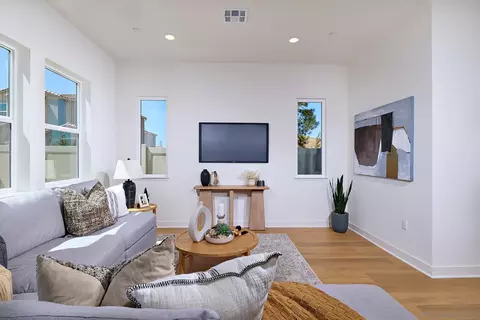 Living - 749 Michael Ct, Vista, CA 92081 photo 6 of 7