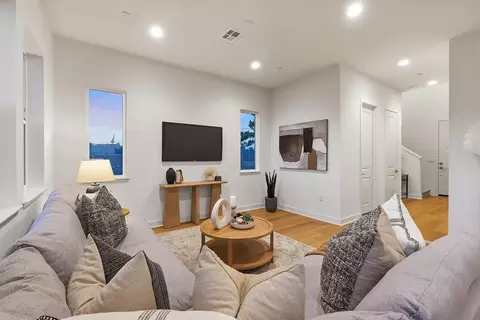 Living - 749 Michael Ct, Vista, CA 92081 photo 1 of 7