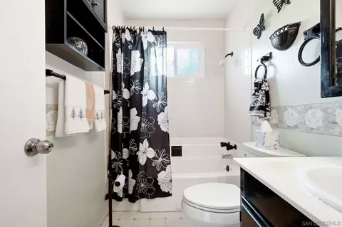 Bath - 1632 Danny Way, El Cajon, CA 92021 photo 3 of 4